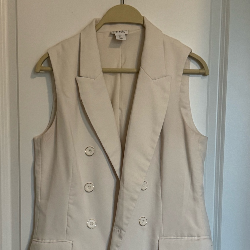 Long Women's White Sleeveless Blazer Vest - Picture 4 of 9